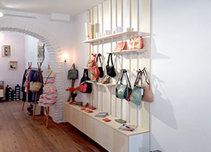 Aménagement du magasin Lilli Cabas. Conception et réalisation Atelier Coupes Franches, Bordeaux